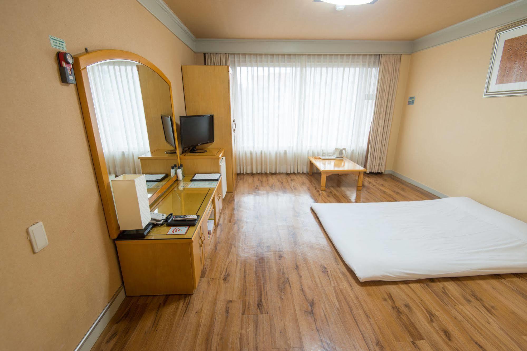 Hawaii Otel Jeju Dış mekan fotoğraf