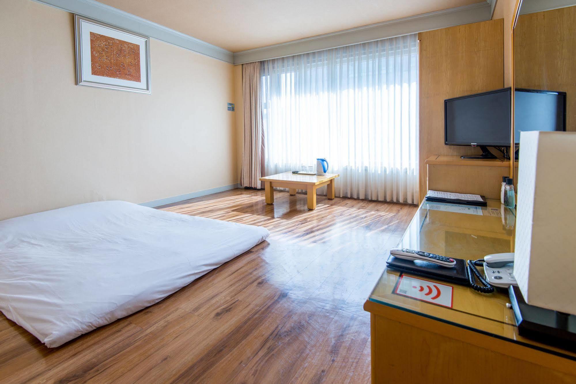 Hawaii Otel Jeju Dış mekan fotoğraf
